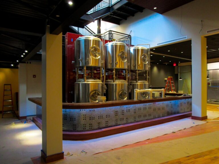 Tallgrass-Taphouse-Main-Bar