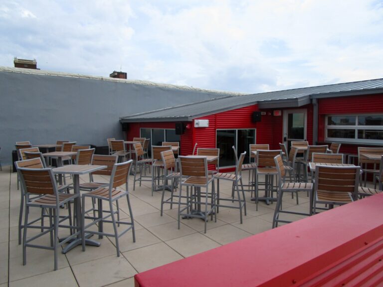 Tallgrass-Taphouse-Rooftop-Bar