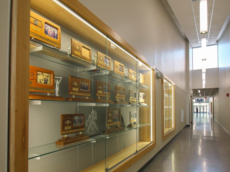 USD-383-HS-Trophy-Case