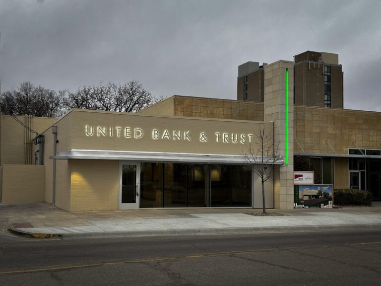 United-Bank-and-Trust-Manhattan-Exterior