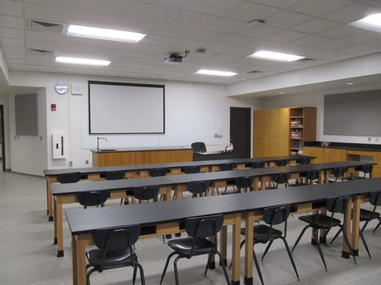 Wamego-Middle-School-New-Science-Wing-Classroom-scaled