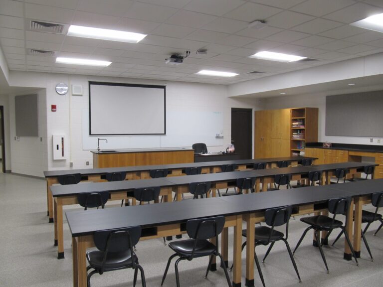 Wamego-Middle-School-New-Science-Wing-Classroom-scaled